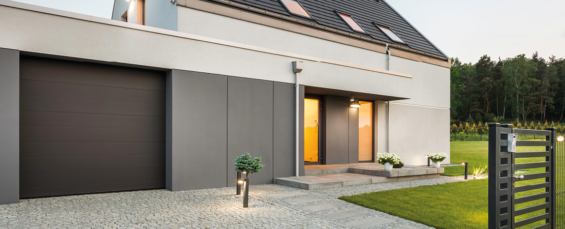 Garagentore / Außentüren: Baustoffe Hanke